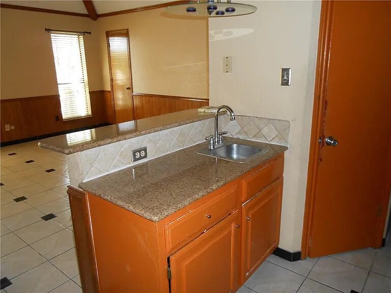Building Photo - 4932 Longwood Ct