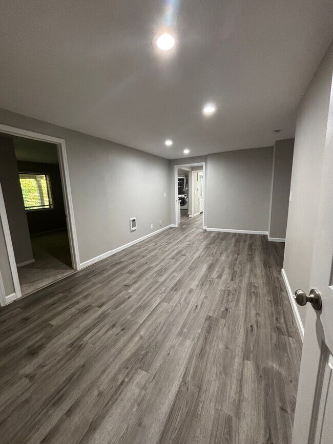 Building Photo - TRA3106