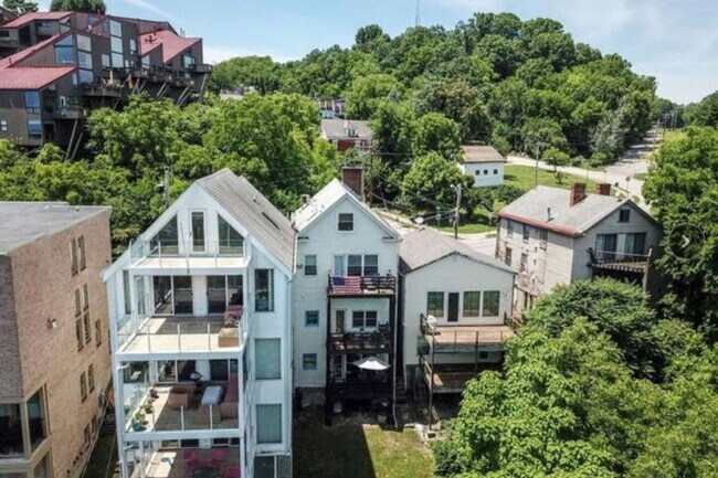 Building Photo - 1001 Hatch St