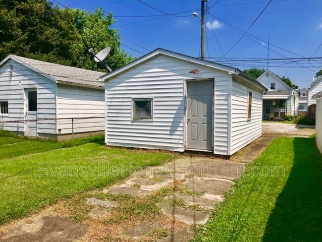 Building Photo - 2119 W Michigan St