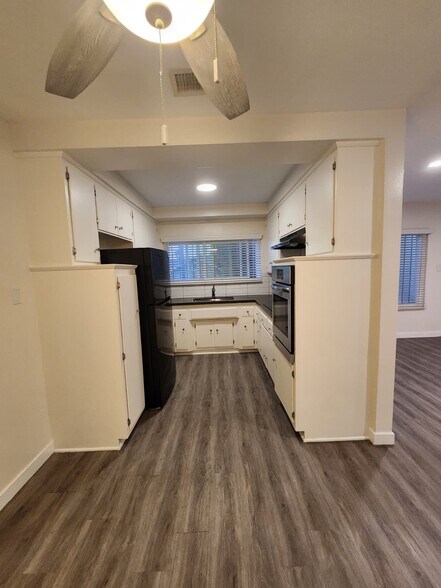 Building Photo - 701 S Osage Ave