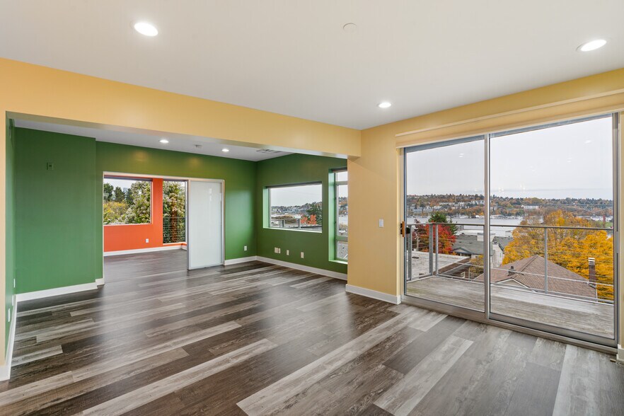 Lvng Room - 2731 Boylston Ave E