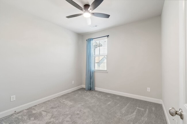 Building Photo - 1444 Channing Dr