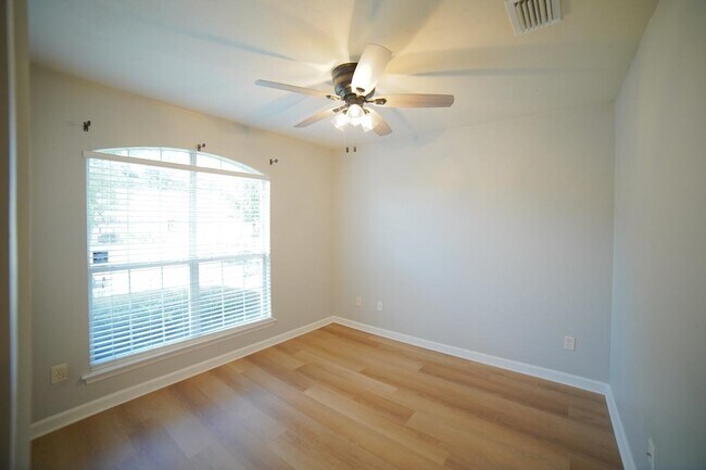 Building Photo - 1121 Mosswood Chase