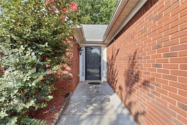 Building Photo - 575 Chandon Way