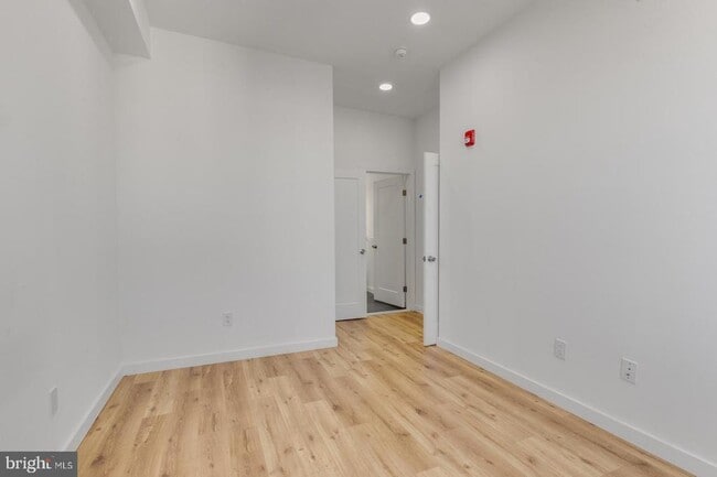Building Photo - 2045 Trenton Ave