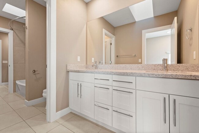 Building Photo - Amazing 4 beds/ 2.5 baths house in North Benson Hill/Renton.