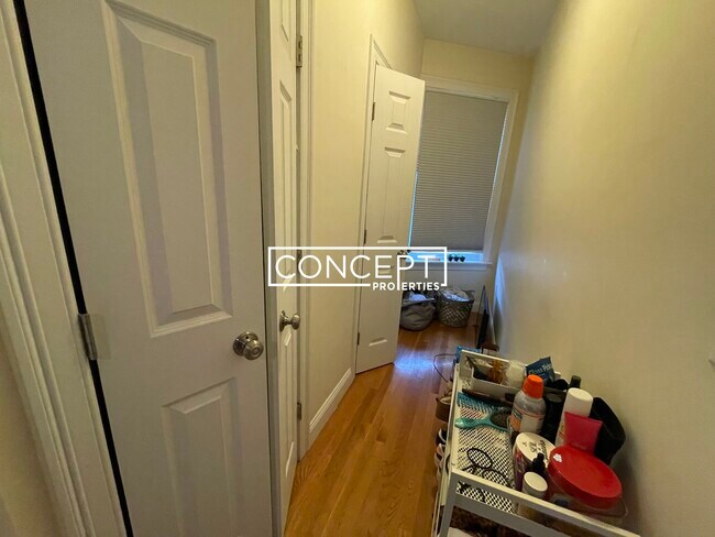 Building Photo - 1027 Tremont St