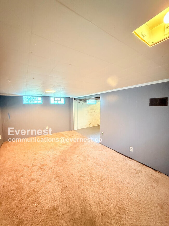 Building Photo - 3852 Wallwerth Dr