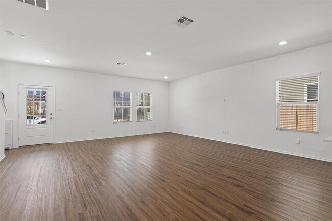 Building Photo - 1512 Weatherford Ln