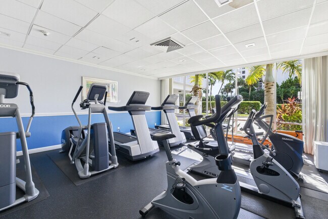 Building Photo - 2121 N Ocean Blvd