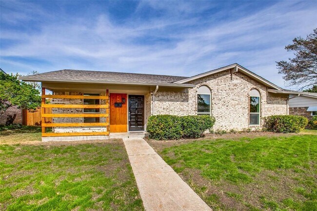 Building Photo - 2205 Richbrook Dr