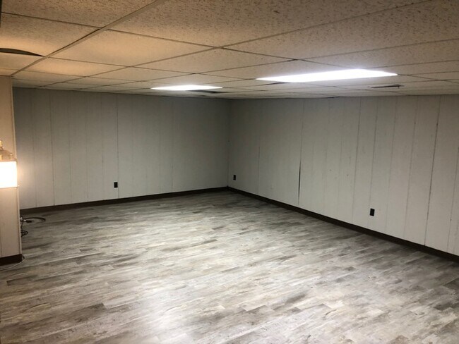 Building Photo - 217 Eisenhower Dr