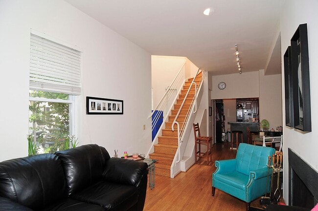 Building Photo - Georgetown Townhouse (Close to the West End and Dupont)