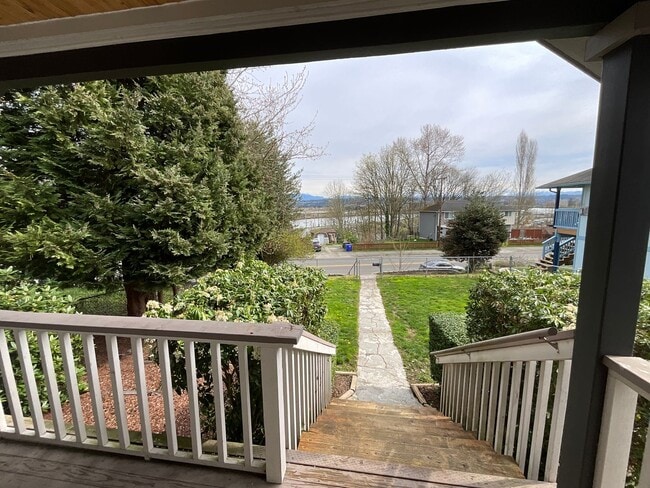 Building Photo - 3 Bedroom Home with Beautiful Upgrades in Everett