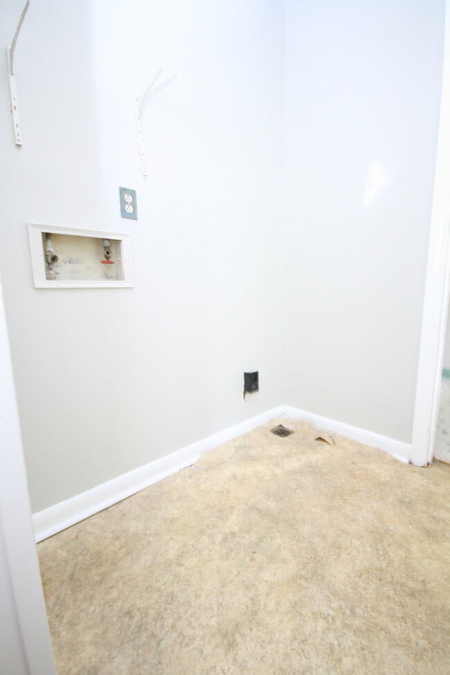Building Photo - 4029 Knollbrook Dr NW