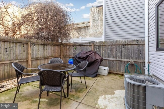 Building Photo - 2707 W Stiles St