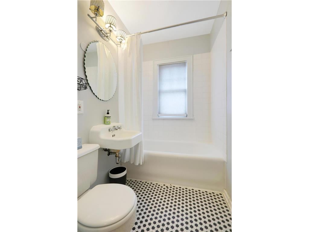 Building Photo - 2125 E 42nd St