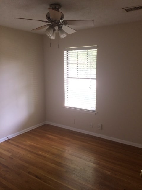 Building Photo - Sylvan Park!