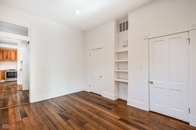 Building Photo - 312 N College Ave