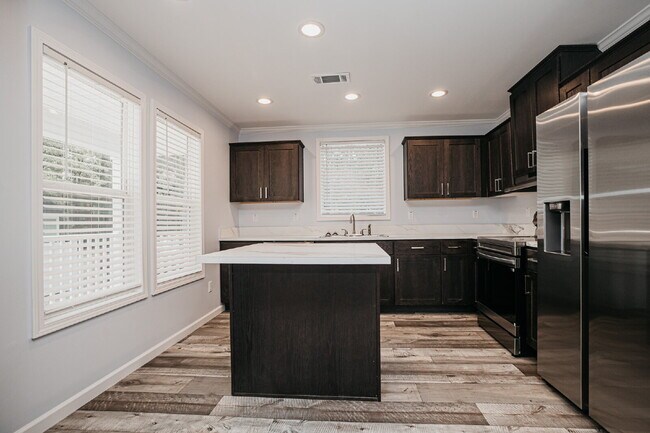 Building Photo - Inviting 3 bed, 2 bath Mount Pleasant rental