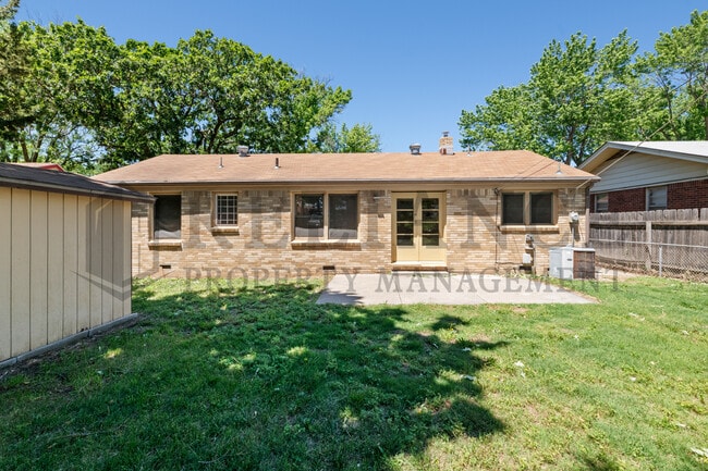 Building Photo - 860 Fabrique St