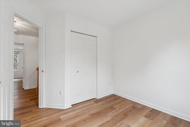 Building Photo - 46858 Lawnes Creek Terrace