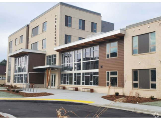 Stevens Point Reserve Exterior - The Reserve Student Apartments at UWSP