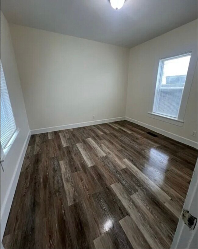 Building Photo - 11 Lilley Ave