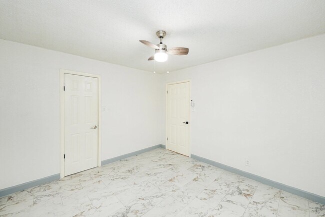 Building Photo - 1920 Madison St