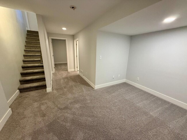 Building Photo - 3646 Queen Anne Way