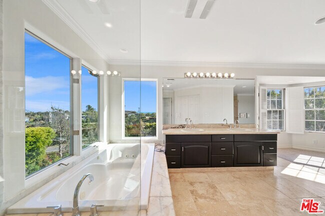 Building Photo - 5958 Busch Dr