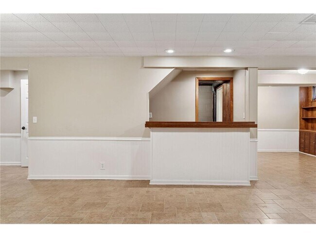 Building Photo - 5624 Dale Ave