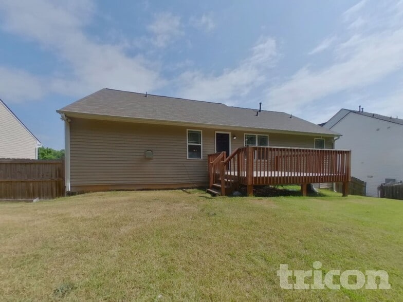 Building Photo - 611 Hemlock Ct
