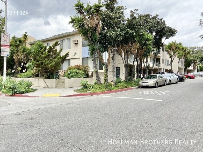 Building Photo - 1155 N Curson Ave