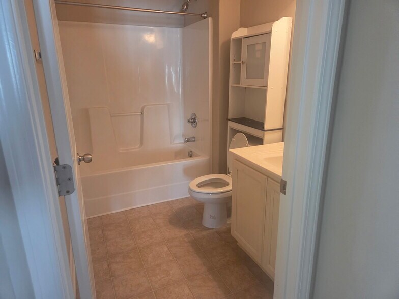 2nd Bathroom - n/a - 107 Marsh Creek Dr