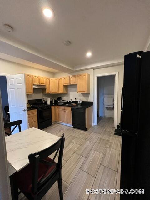 Building Photo - 220 Hanover St