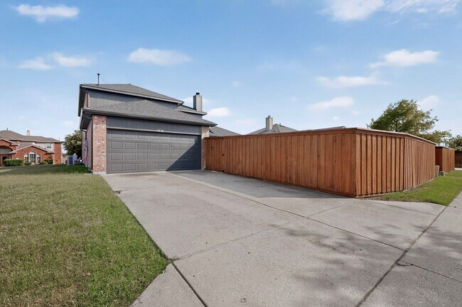 Building Photo - Spacious 4-Bedroom Home with Bonus Room and Large Backyard in Caruth Lake