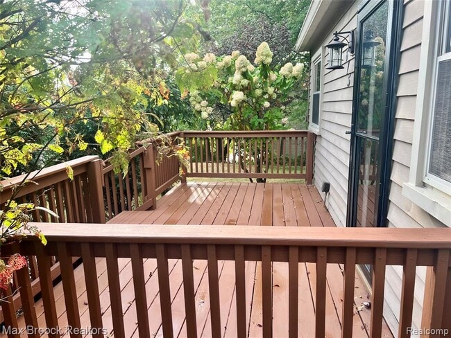 Building Photo - 615 Leon Rd