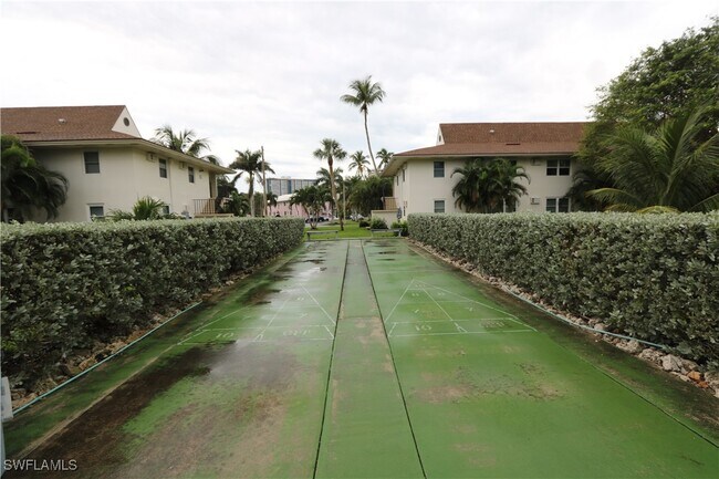 Building Photo - 235 Seaview Ct