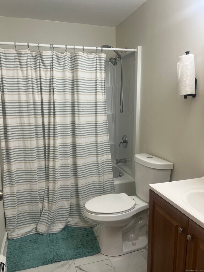 Building Photo - 244 High Path Rd