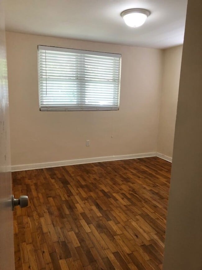 Building Photo - 414 E Park Ave