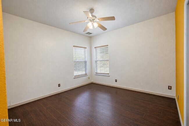 Building Photo - 6520 Grand Ridge Dr