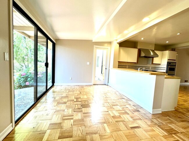 Building Photo - 1316 Granvia Altamira