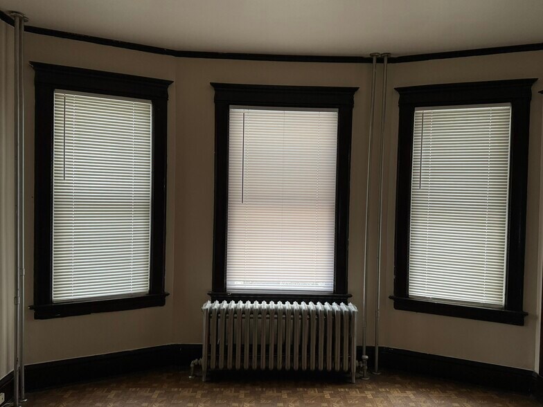 Building Photo - 37 Mountford St