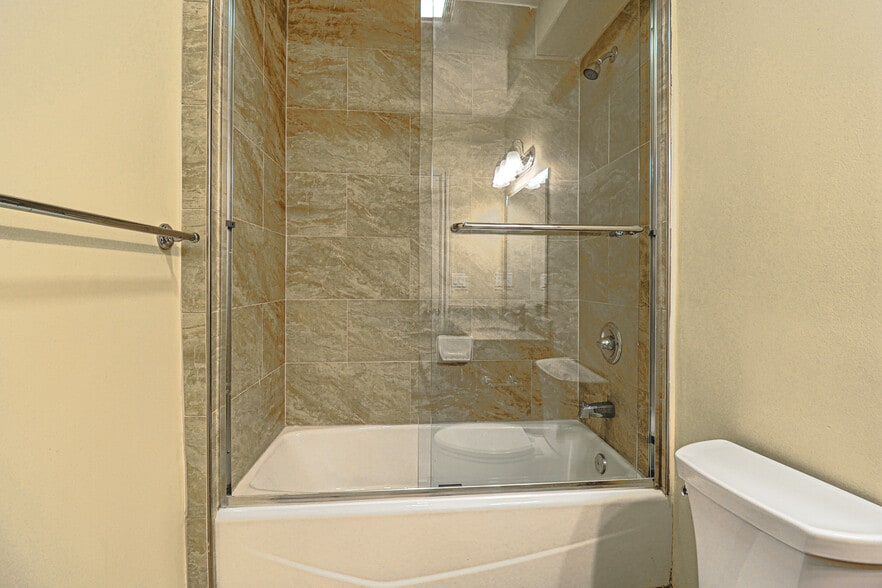 Building Photo - 3674 W Imperial Hwy