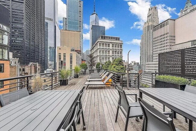 Building Photo - 71 Nassau St