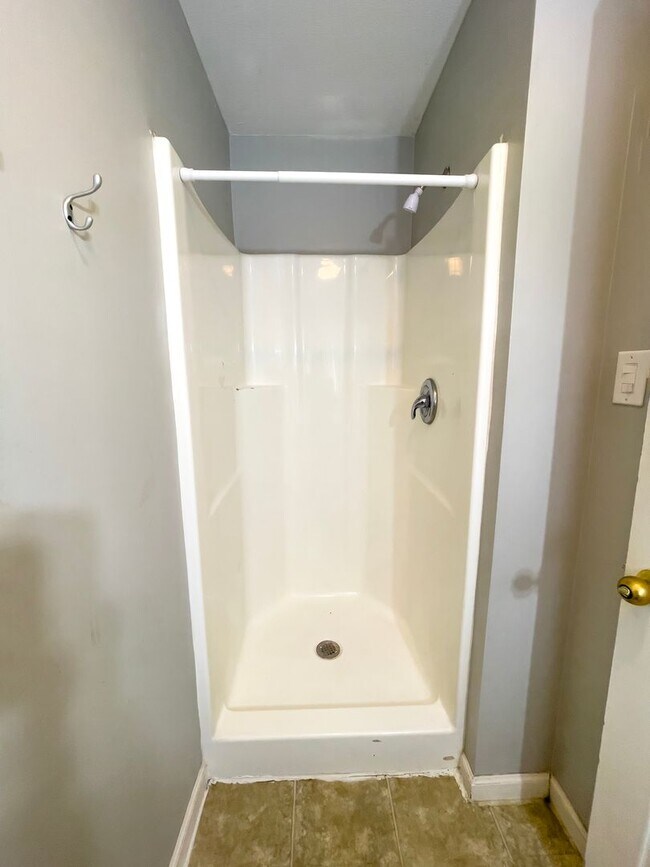 Building Photo - PRELEASING for AUGUST! Pet-Friendly 4BR Walk to Ball State