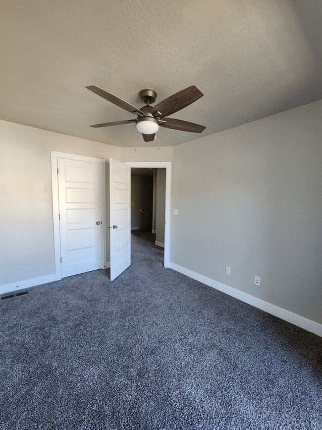 Building Photo - Modern 3-Bedroom Home with Balcony for Ren...