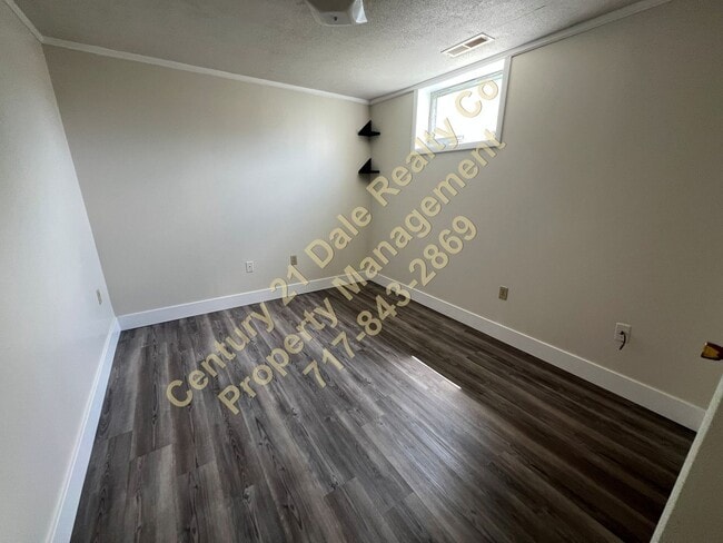 Building Photo - 1404 E Maple St